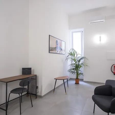 Roem At The Station 3* Napoli