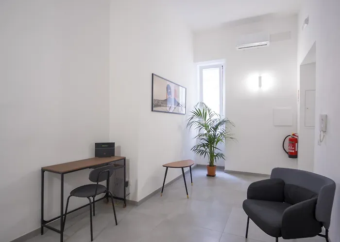 Roem At The Station 3* Napoli