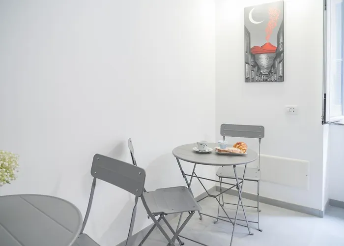 Roem At The Station Bed & Breakfast Napoli