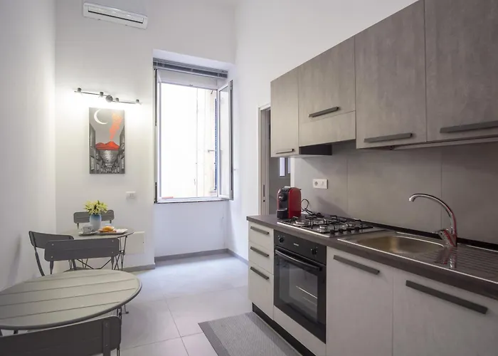 Roem At The Station 3*