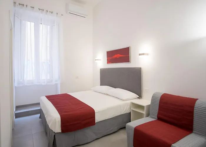 Roem At The Station 3* Napoli