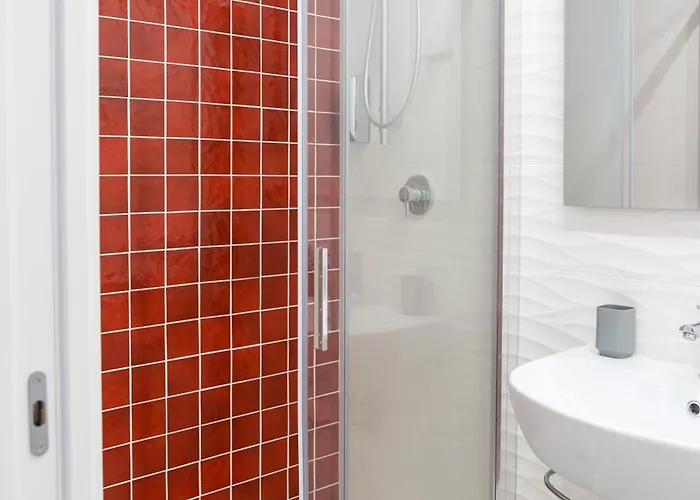 Roem At The Station 3*