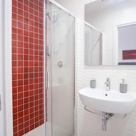 לינה וארוחת בוקר Roem At The Station