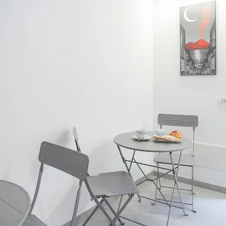 Roem At The Station לינה וארוחת בוקר נאפולי