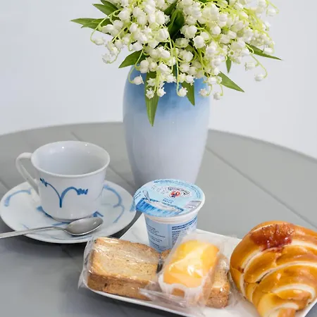 Roem At The Station לינה וארוחת בוקר 3*