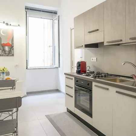 לינה וארוחת בוקר Roem At The Station