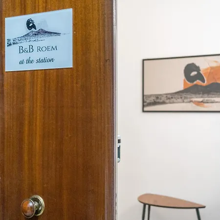 לינה וארוחת בוקר Roem At The Station